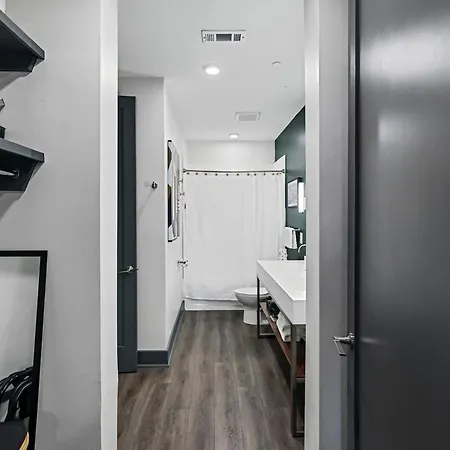 Modern For 6 With Rooftop & Gym Near Dt Nashville