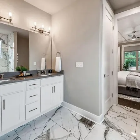 Private Single Family Luxury Hot Tub