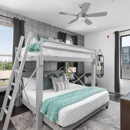 With Garage Parking - By Vanderbilt And Only 2 Miles To Downtown *