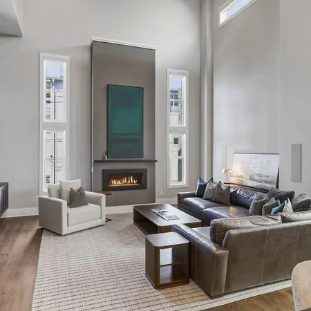 Germantown Stunner With A Skyline View Rooftop And Private Garage * Nashville
