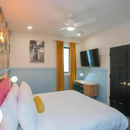 Holiday home Bohemian Chic Hot Tub Sleeps 12 Nashville