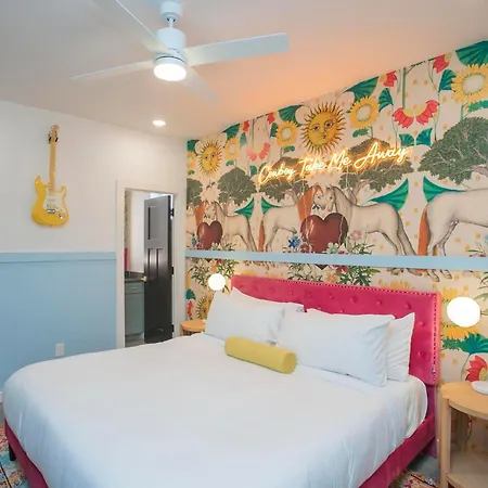 Bohemian Chic Hot Tub Sleeps 12 Holiday home *