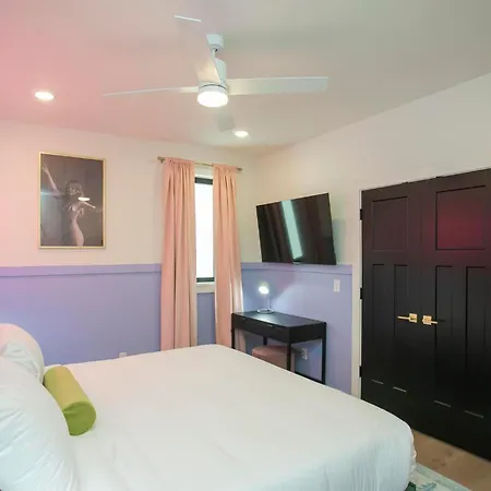 Holiday home Bohemian Chic Hot Tub Sleeps 12 *