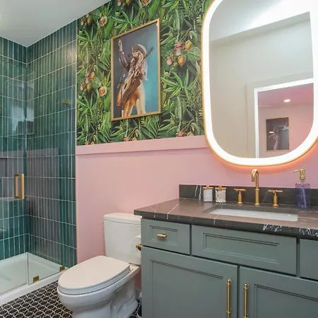 Bohemian Chic Hot Tub Sleeps 12 * Nashville