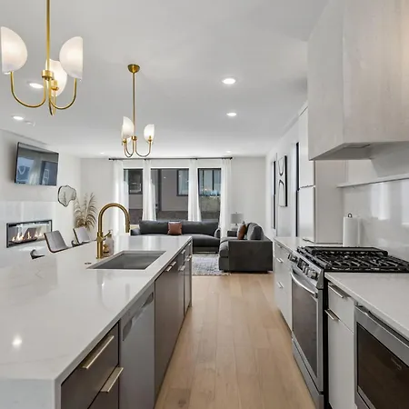 Luxury Townhouse With Exclusive Rooftop Hot Tub Nashville