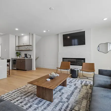 Luxury Townhouse With Exclusive Rooftop Hot Tub Holiday home Nashville
