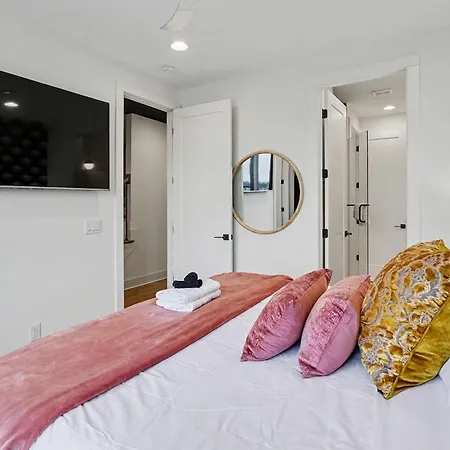 Holiday home Rooftop Rendezvous - Sleeps 12 Rooftop Near Dt *