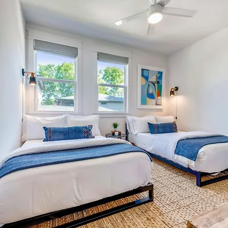 Beautiful Luxury Renovation 5 Minutes To Downtown *