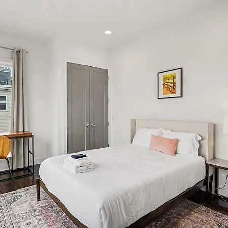 2 Stylish Townhomes W Rooftop Views Near Broadway