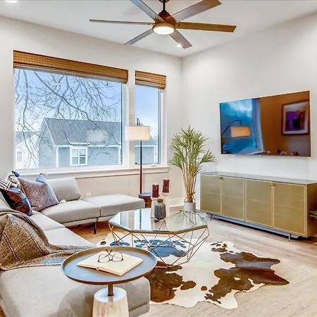 Niche Getaway Balcony Holiday home *