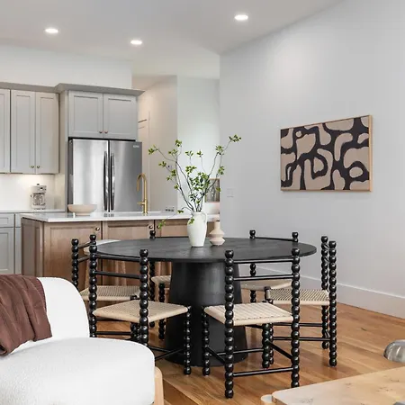 12 South With Rooftop Sauna And Wet Bar With 2 Car Garage