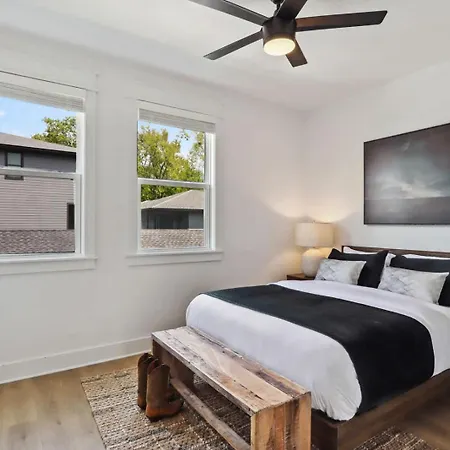 Modern Two Townhomes Close To Downtown Nashville