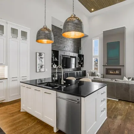 Germantown Stunner With A Skyline View Rooftop And Private Garage Holiday home *