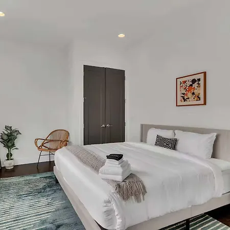 Stylish Townhome W Rooftop Views Near Broadway Holiday home Nashville