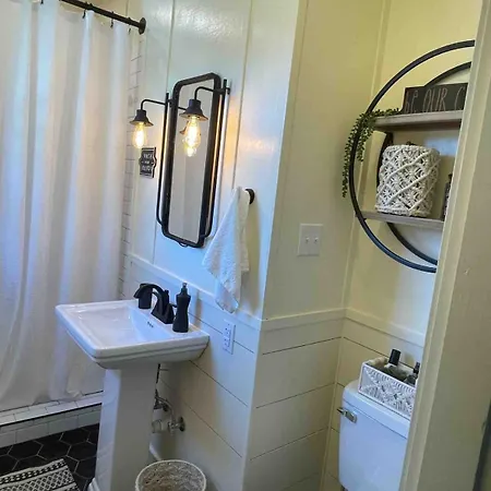 Charming In A Historic Quiet Haven Nashville