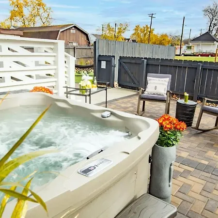 Private Single Family Luxury Hot Tub