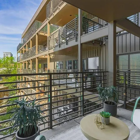 With Pool Balcony And Garage Walk To Downtown Broadway * Nashville