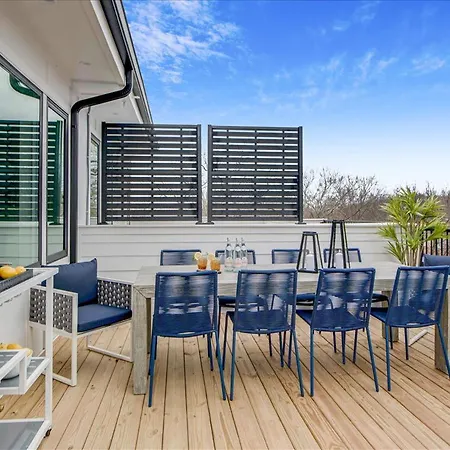 Niche Getaway Balcony Nashville