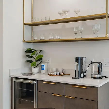 Holiday home Luxury Townhouse With Exclusive Rooftop Hot Tub