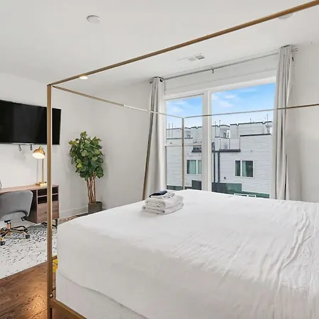 2 Modern Townhomes W Rooftop Views Near Broadway *