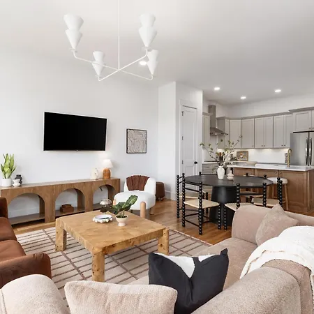Holiday home 12 South With Rooftop Sauna And Wet Bar With 2 Car Garage Nashville