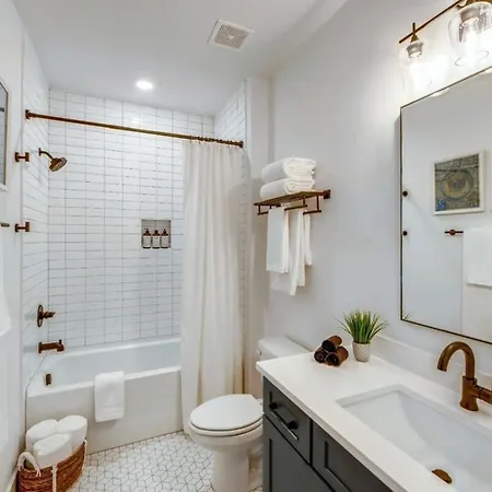 Three Luxury Townhomes Near Five Points Holiday home