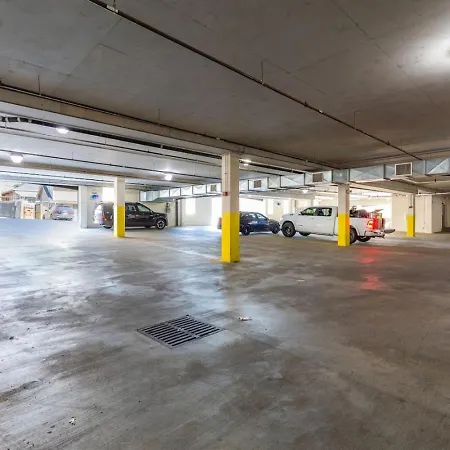 With Garage Parking - By Vanderbilt And Only 2 Miles To Downtown *