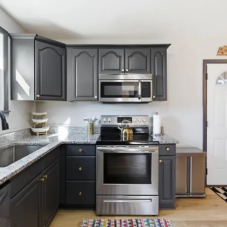 Holiday home Amazing Backyard Only 2 Miles To Downtown With Sauna And Firepit