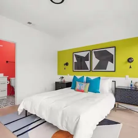 Modern Palette - Private Patio - Mins To Broadway Holiday home Nashville