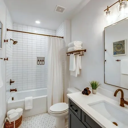 Two Luxury Townhomes Near Five Points Holiday home Nashville
