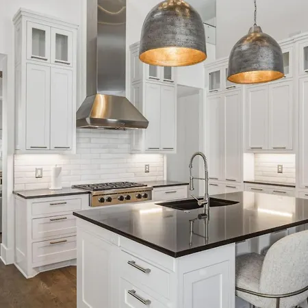 Germantown Stunner With A Skyline View Rooftop And Private Garage Nashville