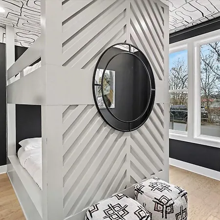 Holiday home Rooftop Rendezvous - Sleeps 12 Rooftop Near Dt