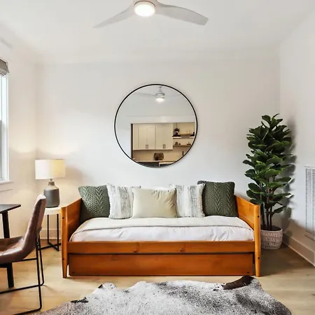 Modern Two Townhomes Close To Downtown *