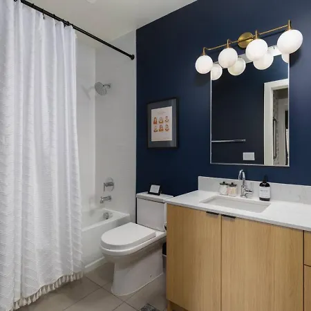 With Pool Balcony And Garage Walk To Downtown Broadway * Nashville