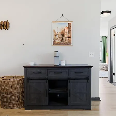Amazing Backyard Only 2 Miles To Downtown With Sauna And Firepit Holiday home