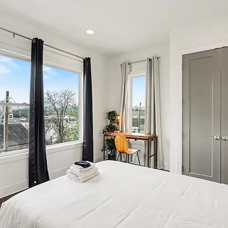 2 Trendy Townhomes W Rooftop Views Near Broadway