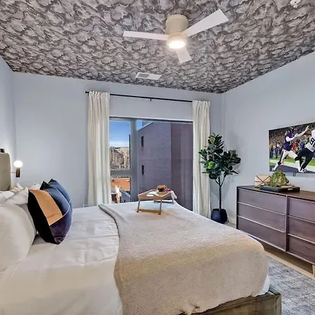 Holiday home Hyve-anthem-private Balconies-walk To Broadway