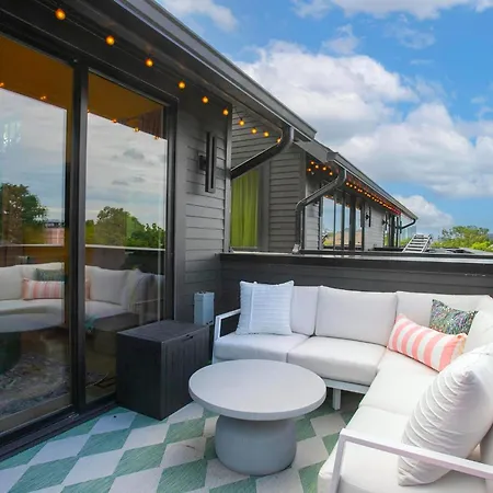 Bohemian Chic Hot Tub Sleeps 12 Holiday home *