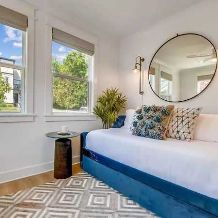 Holiday home Two Luxury Townhomes Near Five Points
