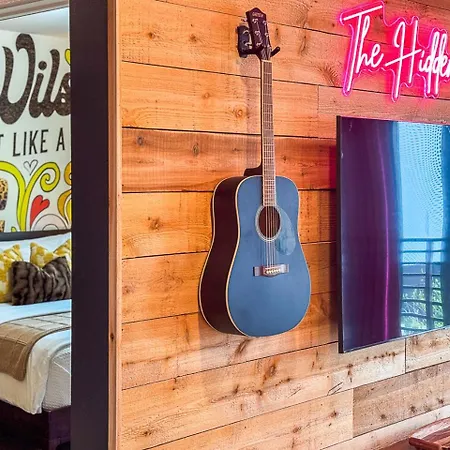 Walk To Broadway From The Hidden Gem With Pool Gym And Nashville