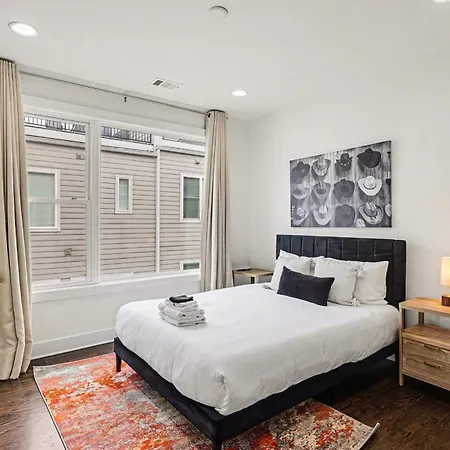 2 Stylish Townhomes W Rooftop Views Near Broadway