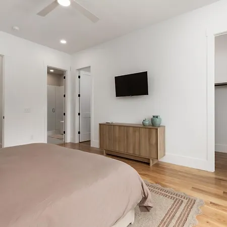 12 South With Rooftop Sauna And Wet Bar With 2 Car Garage Holiday home