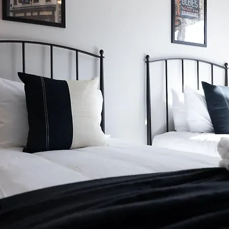 Holiday home Musica - 3 Units - Pool & Gym - Heart Of Midtown