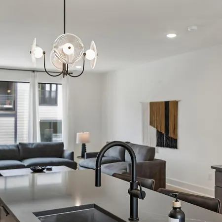 Holiday home Elegant Townhome Rooftop Hot Tub & Fireplace Nashville