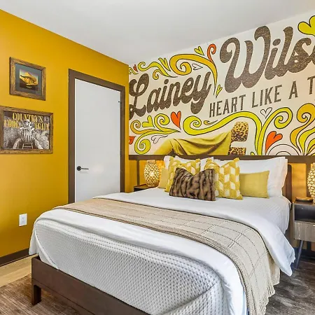 Walk To Broadway From The Hidden Gem With Pool Gym And Nashville