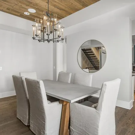 Germantown Stunner With A Skyline View Rooftop And Private Garage Holiday home