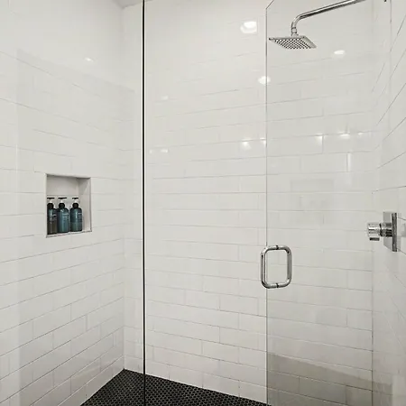 Trendy Townhome W Rooftop Views Near Broadway Holiday home *