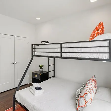 2 Modern Townhomes W Rooftop Views Near Broadway