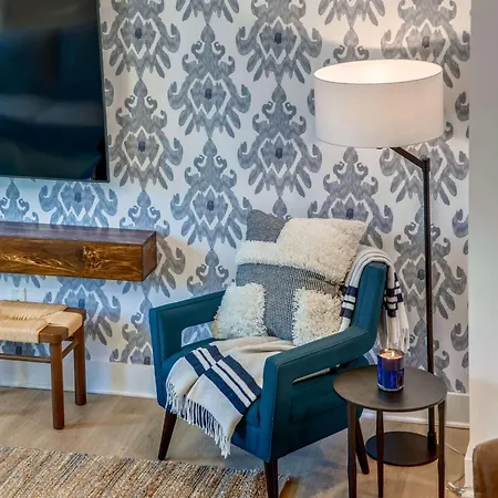 Two Beautiful Luxury Renovations Near Downtown Holiday home *