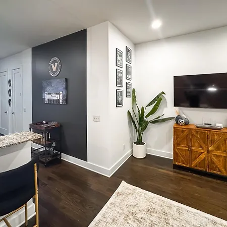 Walk To Vanderbilt From The Commodore Just 10 Min To Broadway Holiday home *